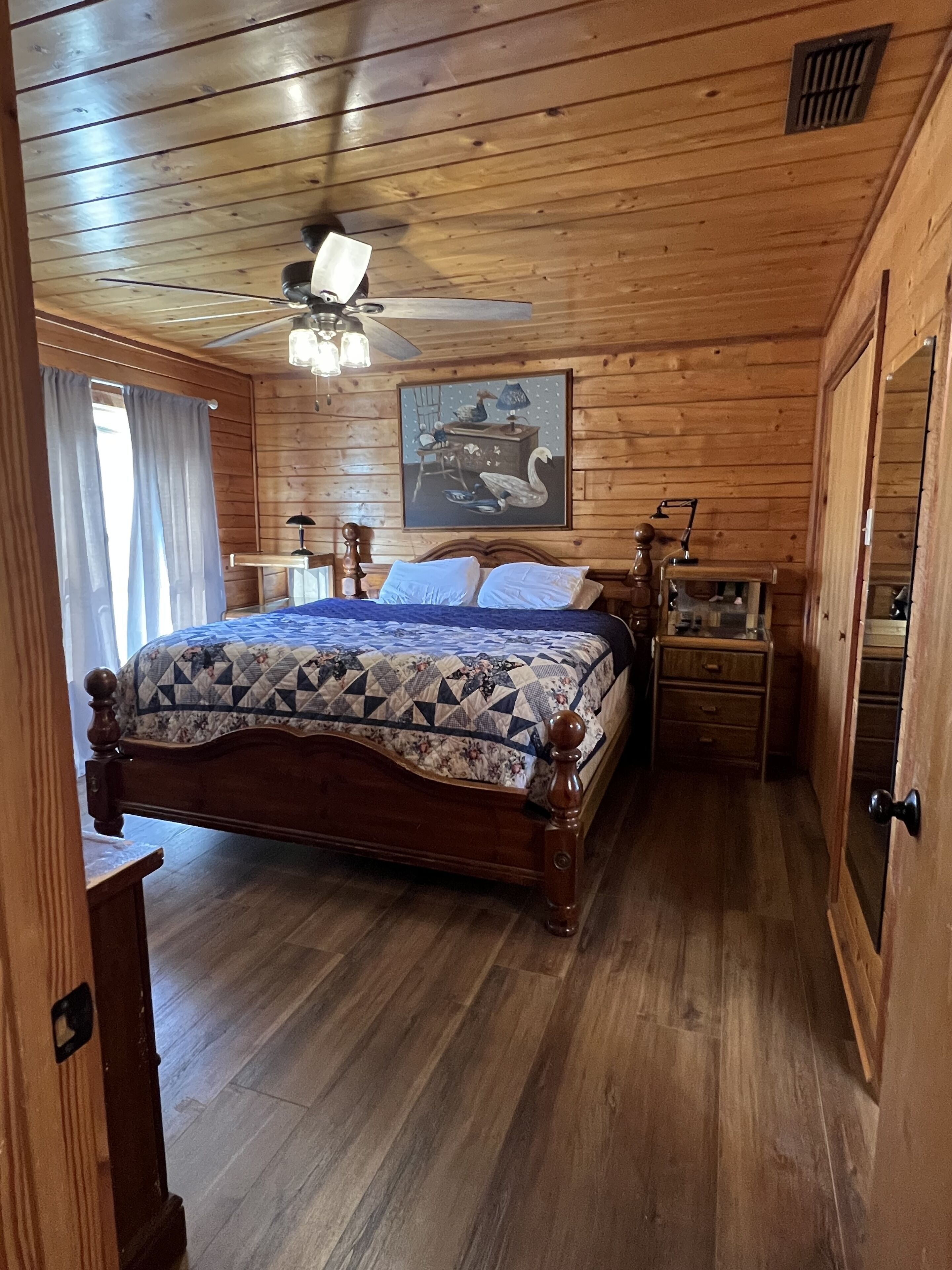 2 habitaciones, escritorio, tabla de planchar con plancha y wifi gratis 