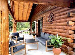 Terrace/patio - Littlecreek: Rustic cabin get away. (Avinger)