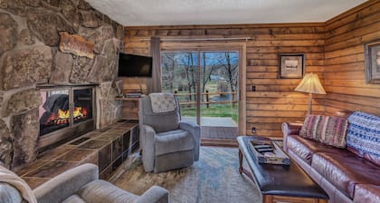 Eagle's Nest - 2 bedroom, 2 bath cabin on the Elk River with river views