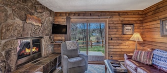 Eagle's Nest - 2 bedroom, 2 bath cabin on the Elk River with river views