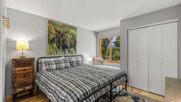 2 bedrooms, WiFi (free), bed sheets