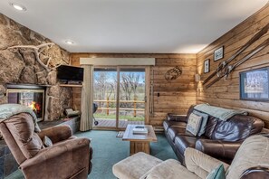 Een smart-tv en een open haard