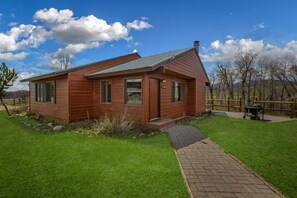 Exterior - Fireside - Quaint cabin near hiking and fishing (Clark)