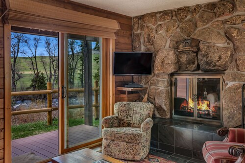 Fireside - Quaint cabin near hiking and fishing