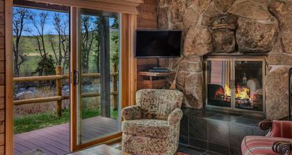 Fireside - Quaint cabin near hiking and fishing