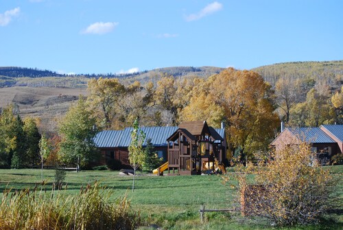 Fireside - Quaint cabin near hiking and fishing