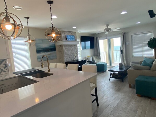 Smart TV, DVD player - Oceanfront with Spacious 3 Bedrooms, 2 Bths, Kitchen (Virginia Beach)