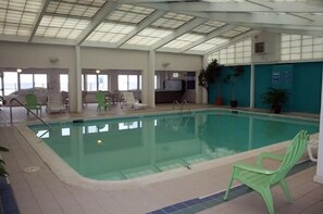 屋内プール、温水プール
