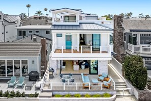 Exterior - Luxury 4 bedroom, 5 bath home on E. Bayfront, Little Balboa Island (Balboa Island)