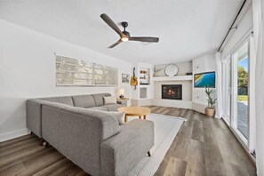 Smart TV, videojuegos, futbolito y libros