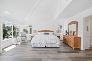 4 bedrooms, iron/ironing board, WiFi