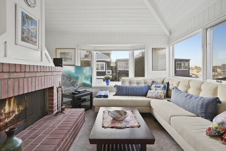 Upper Unit Of A Duplex With Great Views! - Balboa Island