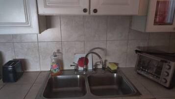 Fridge, oven, stovetop, electric kettle