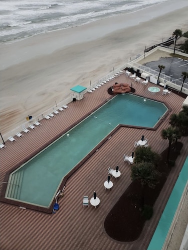 Ocean front unit