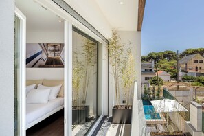 Property grounds - Oasis Beach Villa - Luxury Private House with Pool (Charneca da)