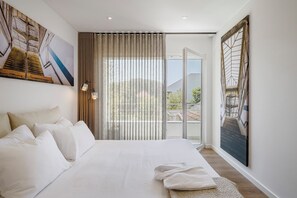 3 bedrooms, iron/ironing board, WiFi, bed sheets - Oasis Beach Villa - Luxury Private House with Pool (Charneca da)