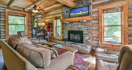 Classic Log Cabin 15 minutes to downtown Asheville-fire pit, pond, fireplace