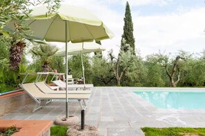 Outdoor pool - Villa Due Pini, in the green Tuscan hills between Florence, Siena and Pisa. (Montopoli in val d'Arno)