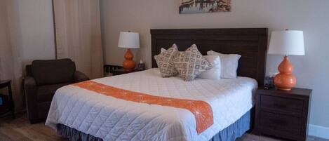 1 slaapkamer, een strijkplank/strijkijzer, gratis wifi, beddengoed