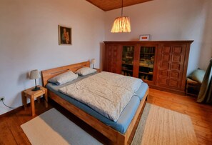 4 slaapkamers, een bureau, gratis wifi, beddengoed