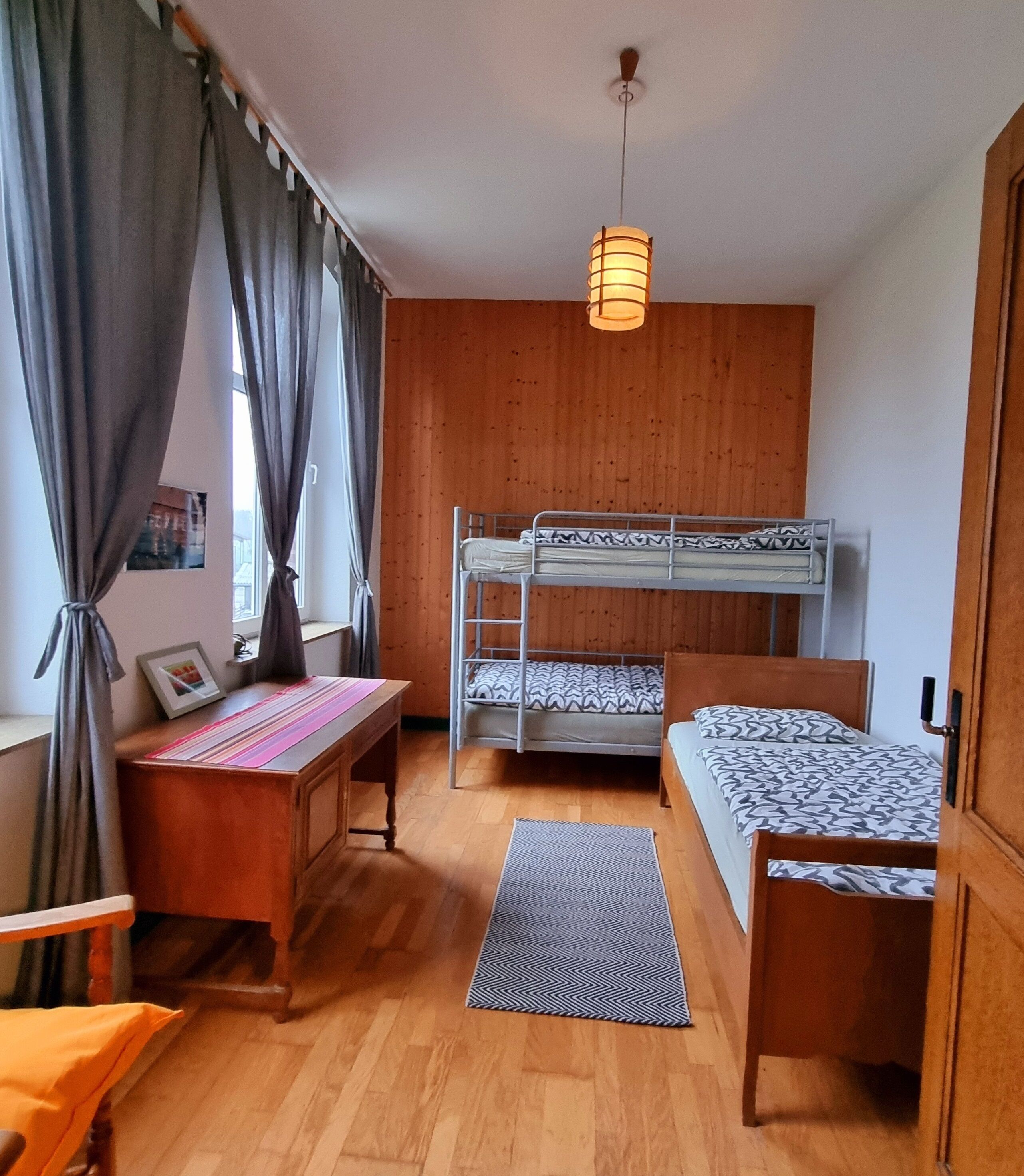4 bedrooms, desk, free WiFi, bed sheets