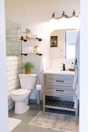 Shower, towels, soap, shampoo