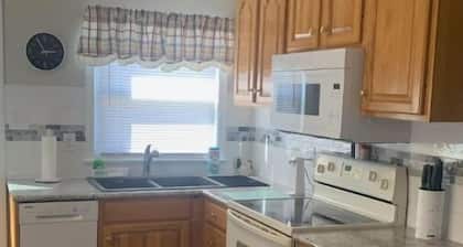 Country View Cottage-Beautiful views! Book your ski weekend! Just minutes away.
