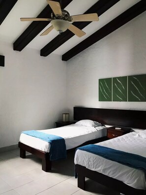 3 室のベッドルーム、アイロン / アイロン台、WiFi (無料)、ベッドシーツ