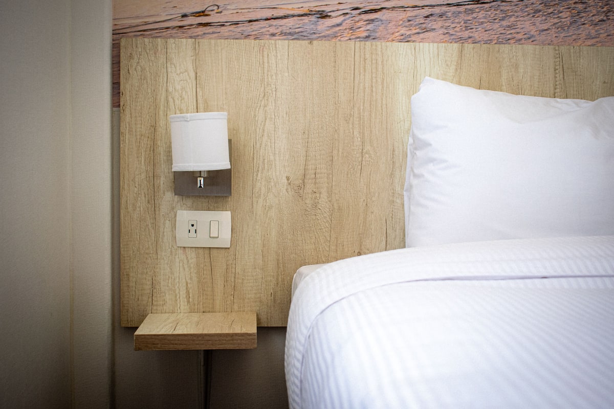 Standard Room | Desk, laptop workspace, WiFi (free), bed sheets