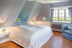 3 chambres, fer et planche à repasser, Wi-Fi, draps fournis