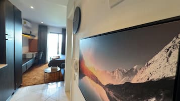行政開放式客房, 1 張加大雙人床 | 手提電腦工作空間、隔音、熨斗/熨衫板、免費 Wi-Fi