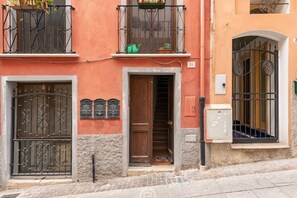 Exterior detail - Cosmopolitan Retreat (Cagliari)