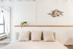 1 bedroom, iron/ironing board, WiFi, bed sheets - Cosmopolitan Retreat (Cagliari)