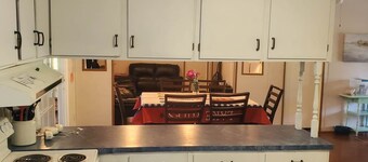 Lakeshore Lookout: Lakefront Home on Lake Greenwood - Cross Hill, SC