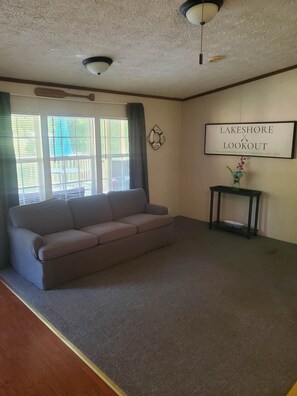 Smart TV - Lakeshore Lookout: Lakefront Home on Lake Greenwood - Cross Hill, SC (Cross Hill)