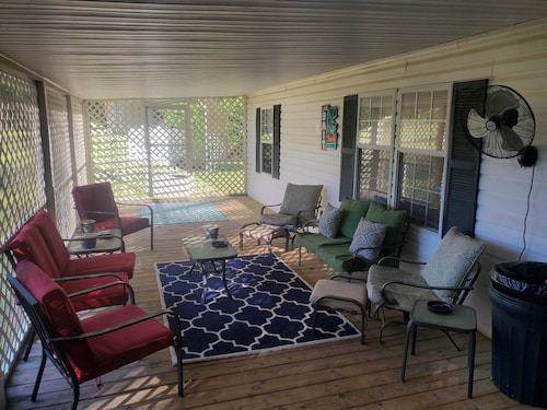 Lakeshore Lookout: Lakefront Home on Lake Greenwood - Cross Hill, SC