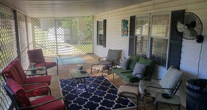 Lakeshore Lookout: Lakefront Home on Lake Greenwood - Cross Hill, SC