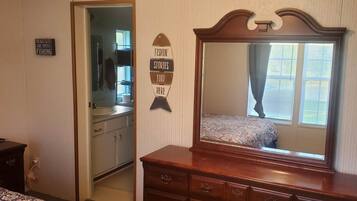 4 Schlafzimmer, Bügeleisen/Bügelbrett, kostenloses WLAN, Bettwäsche