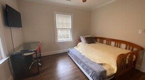 2 Schlafzimmer, Schreibtisch, Bügeleisen/Bügelbrett, kostenloses WLAN