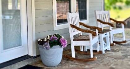 Small town richness at Salt Creek Inn 4 Bed 4 Bath Graham, TX