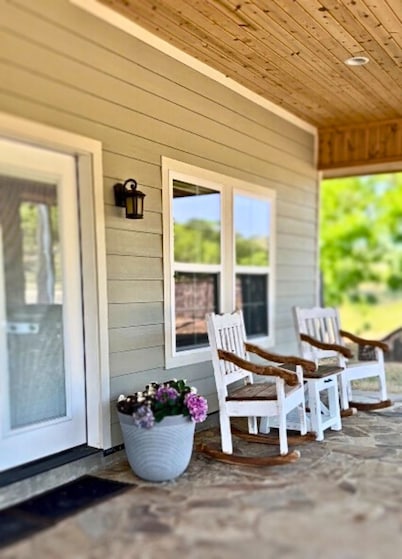 Small town richness at Salt Creek Inn 4 Bed 4 Bath Graham, TX