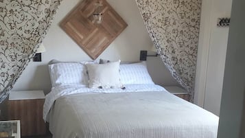 4 bedrooms, bed sheets