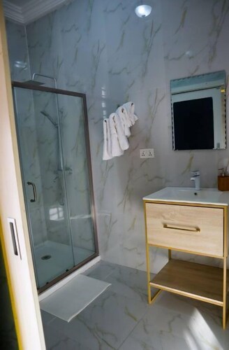 Luxurious Unit In Martha's Place Ghana: #5
