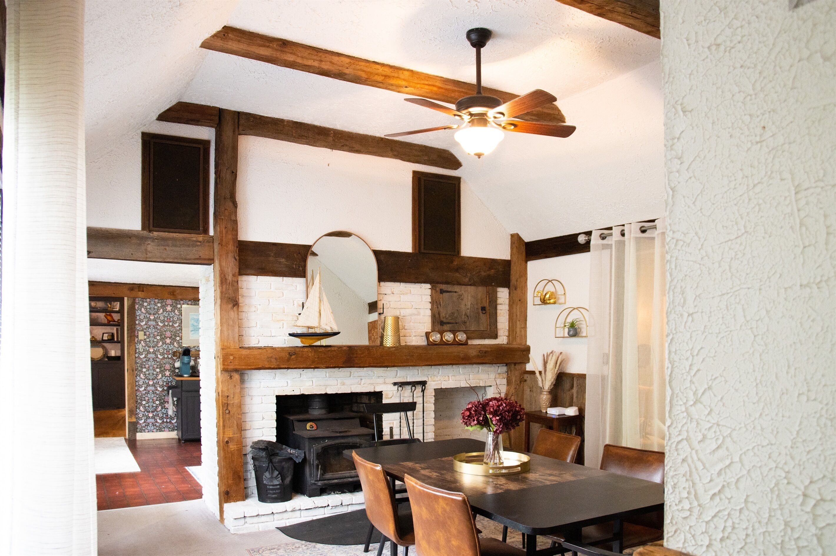 Charming Historic Lake's Region Retreat