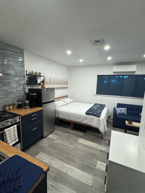 1 bedroom, desk, iron/ironing board, free WiFi