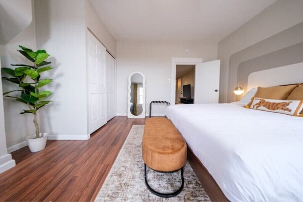 2 bedrooms - Quiet Modern Glam in North OTR (Cincinnati)