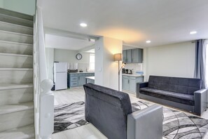 TV - Jersey City Vacation Rental ~ 8 Mi to NYC! (Jersey City)