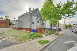 Exterior - Jersey City Vacation Rental ~ 8 Mi to NYC! (Jersey City)