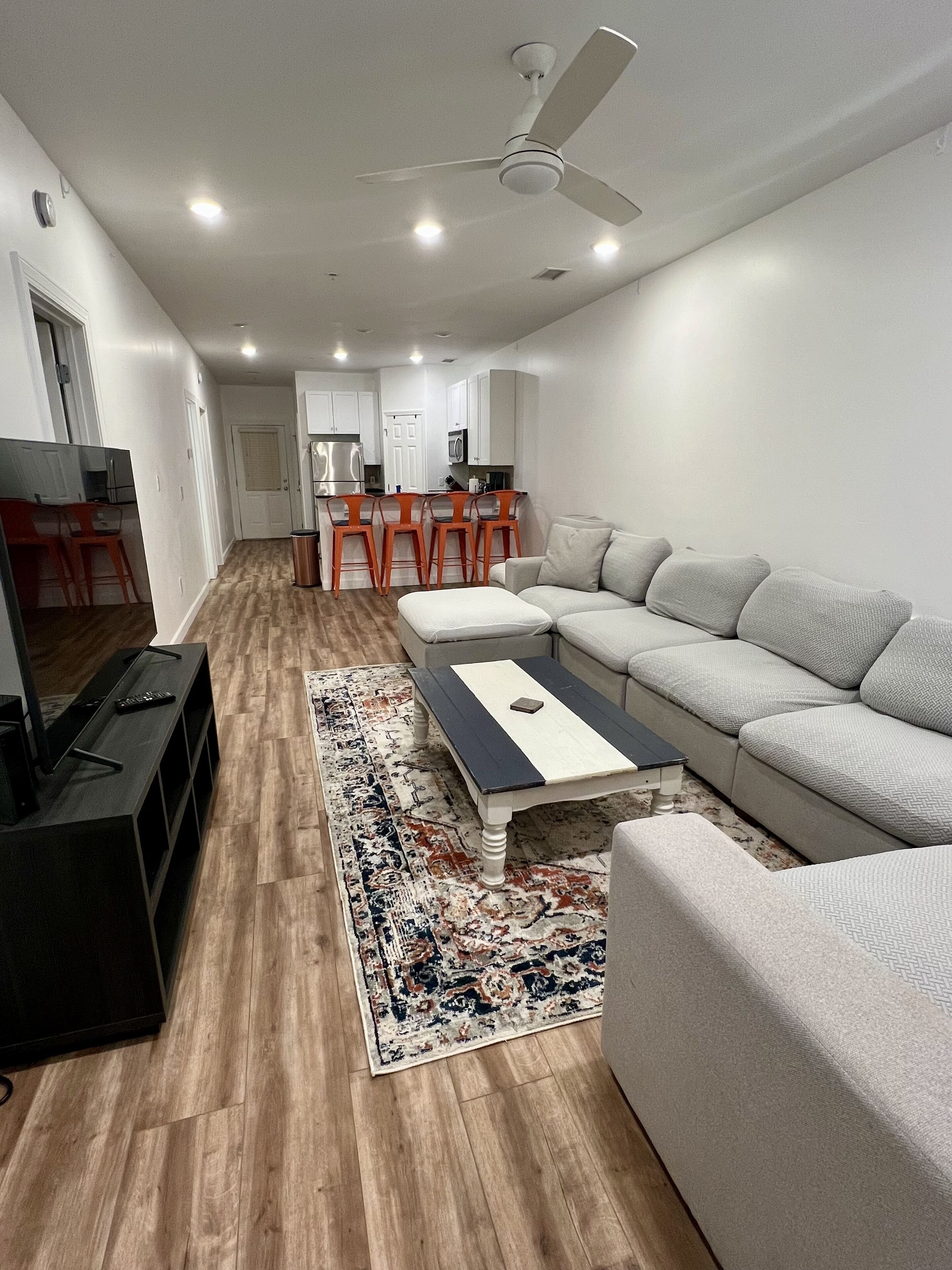 2 blocks to AU business school/ Toomer's Corner- 2 Bd/2 Ba renovated 2023