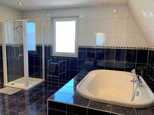 Spacious apartment within walking distance of the beach